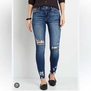 KanCan Skinny Leopard Backed Ripped Jeans. Size 25.